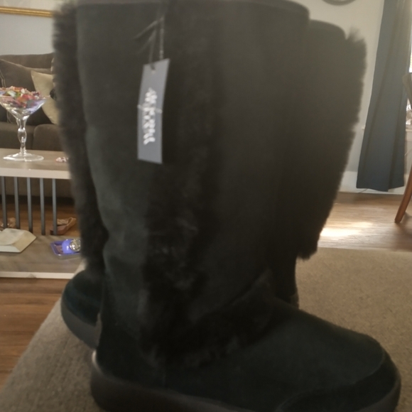 Uggs - Picture 5 of 7